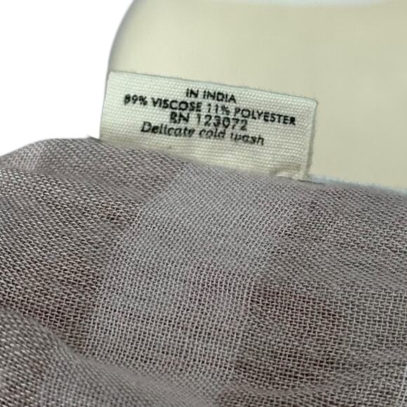 LUCA BY LEIGH & LUCA Floral Flower Red Velvet Fringe Rectangular Scarf - Picture 4 of 9